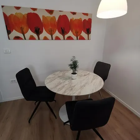 Marina Center شقة غييكا